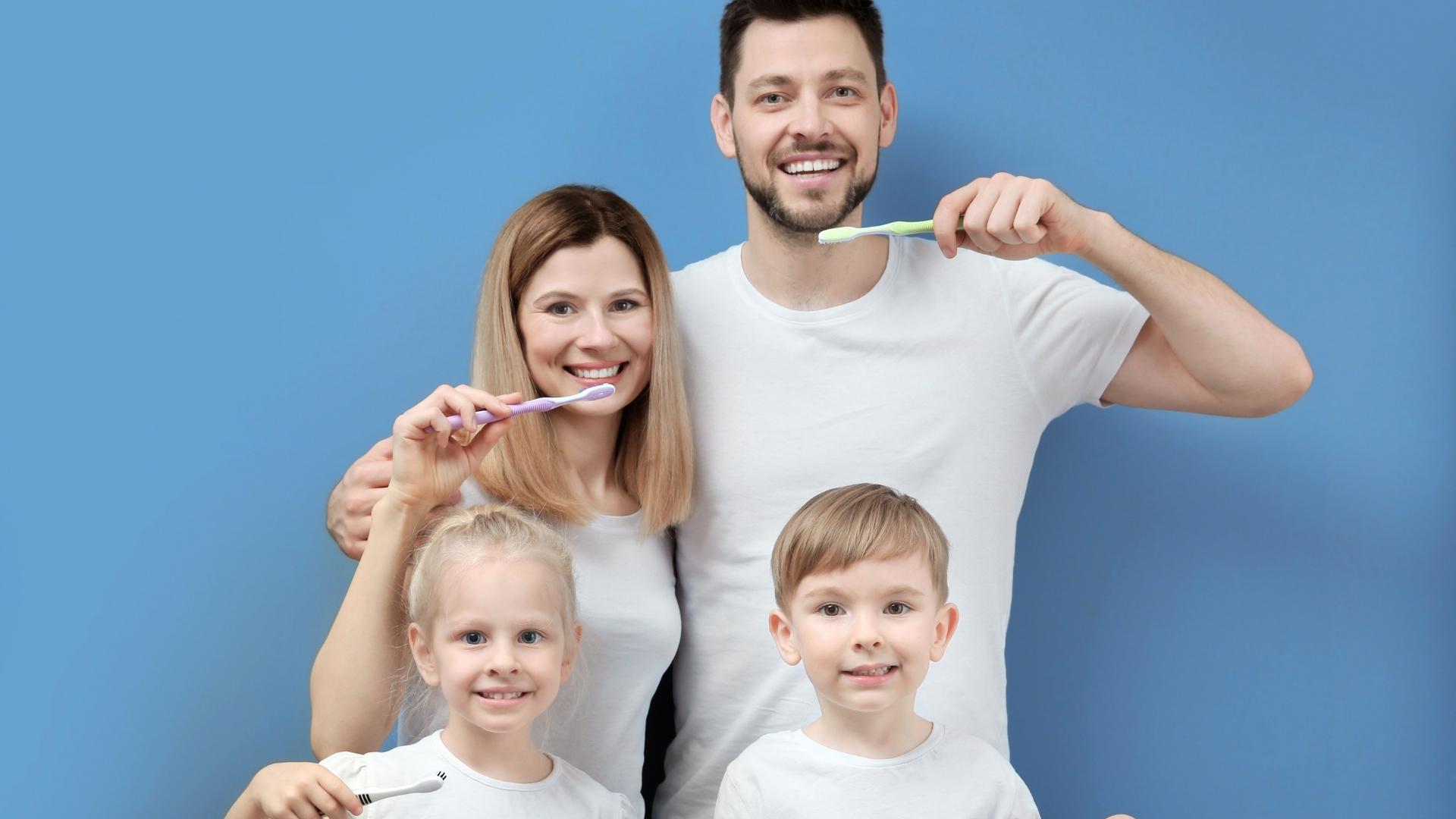 aile ve çocuk diş fırçalama
